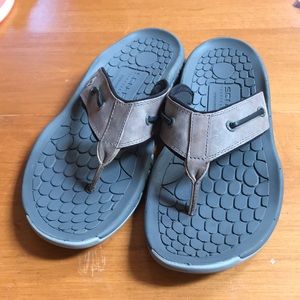 Men’s Sperry flip flops